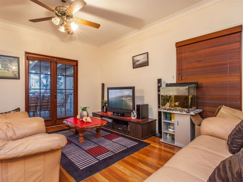 5 Esplanade, Deception Bay QLD 4508