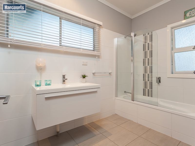77 Elizabeth Ave, Clontarf QLD 4019