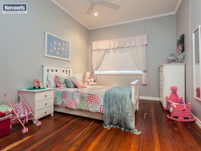 77 Elizabeth Ave, Clontarf QLD 4019