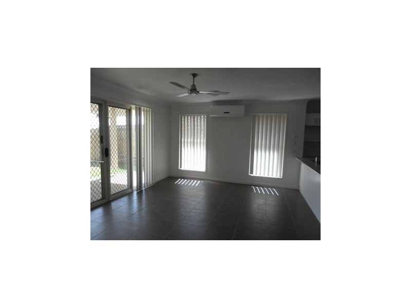 19 Cowen Terrace, North Lakes QLD 4509