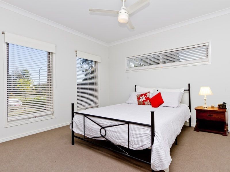 10 Sunjoy Place, North Lakes QLD 4509