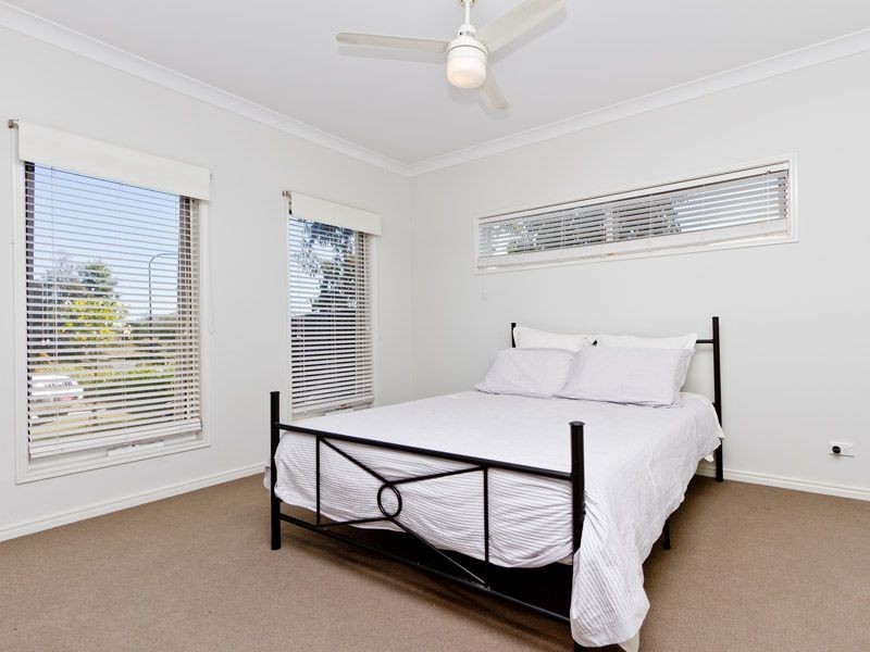 10 Sunjoy Place, North Lakes QLD 4509