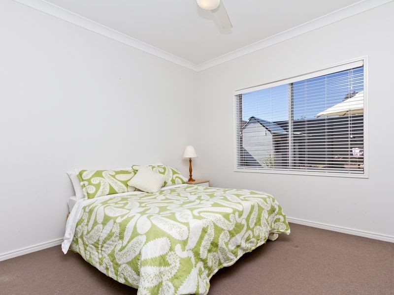 10 Sunjoy Place, North Lakes QLD 4509