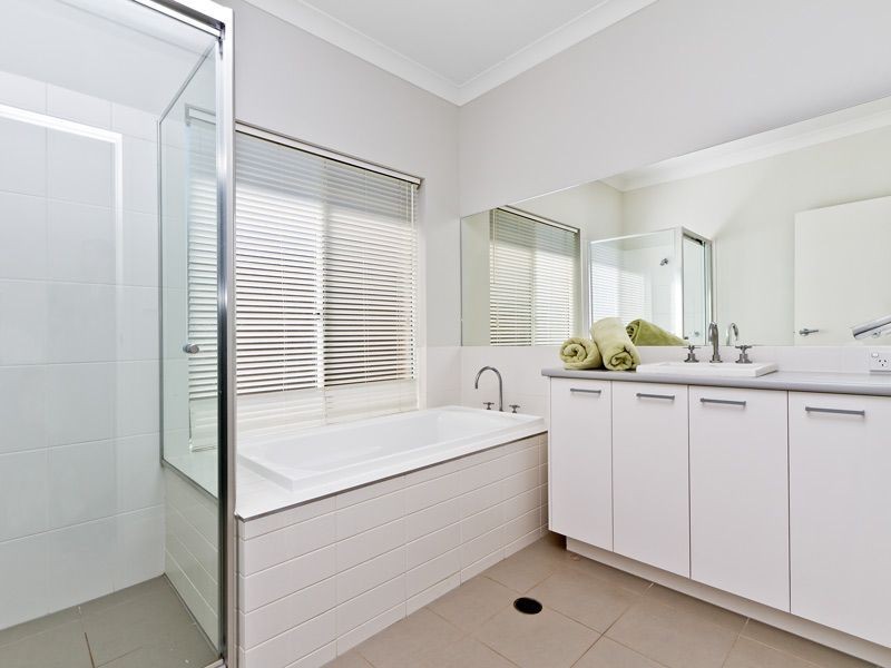 10 Sunjoy Place, North Lakes QLD 4509