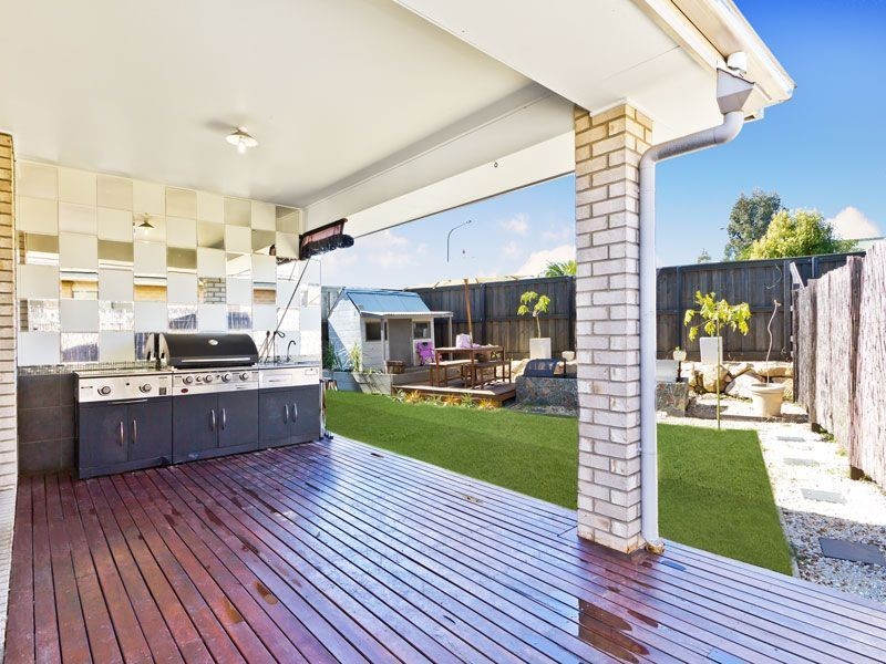 10 Sunjoy Place, North Lakes QLD 4509