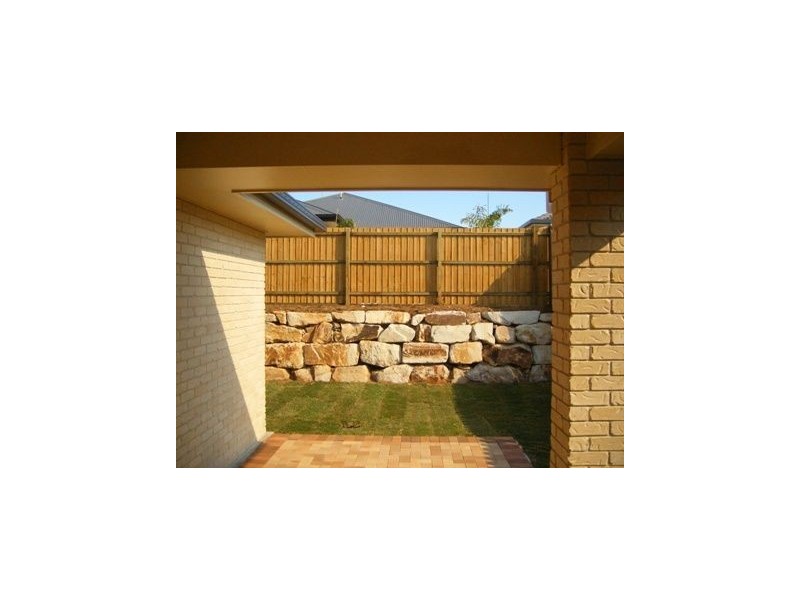 63 Kurrajong Cir, North Lakes QLD 4509