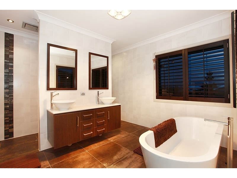 9 Montgomerie Parade, North Lakes QLD 4509