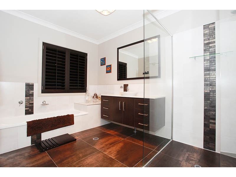 9 Montgomerie Parade, North Lakes QLD 4509