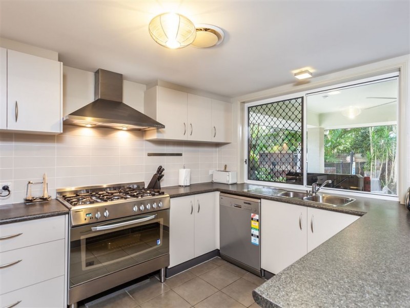 1 Kurrajong Circuit, North Lakes QLD 4509