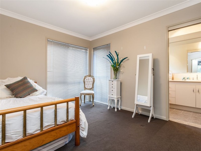 1 Kurrajong Circuit, North Lakes QLD 4509