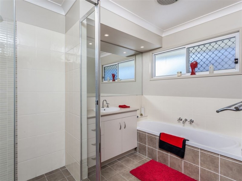 1 Kurrajong Circuit, North Lakes QLD 4509