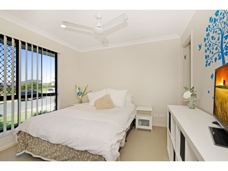 84 Mackintosh Drive, North Lakes QLD 4509