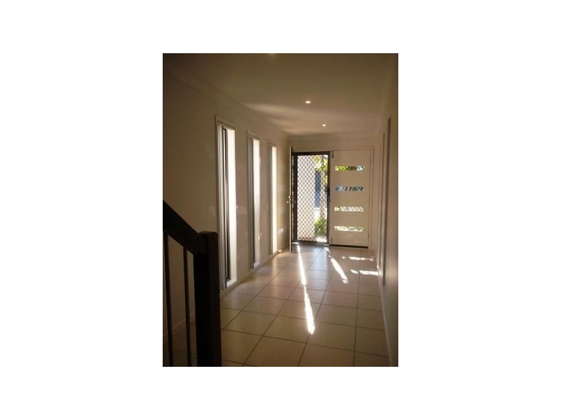 10 Rawlins Crescent, North Lakes QLD 4509