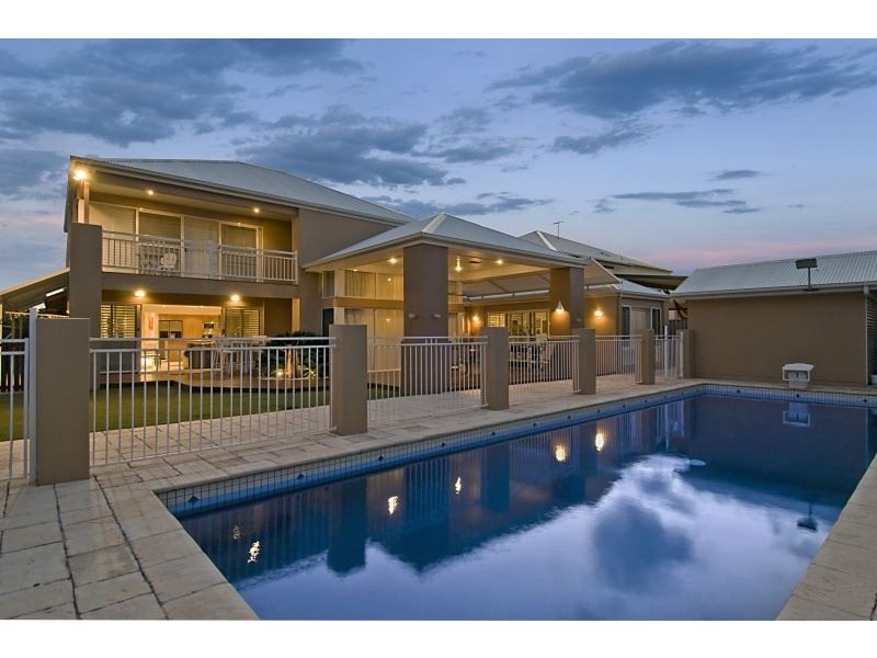 36 Lochside Drive, North Lakes QLD 4509
