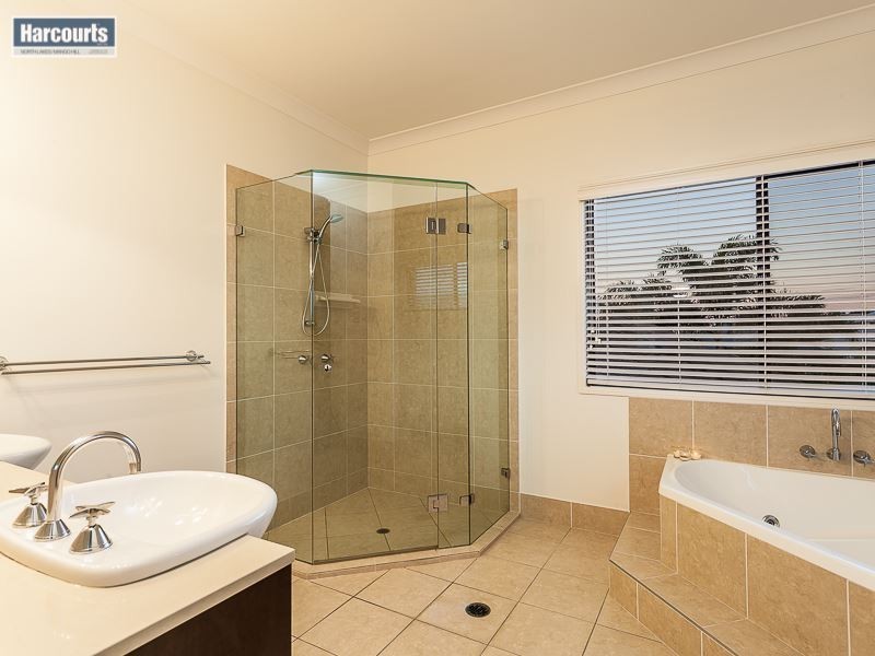 6 Silkyoak Court, North Lakes QLD 4509