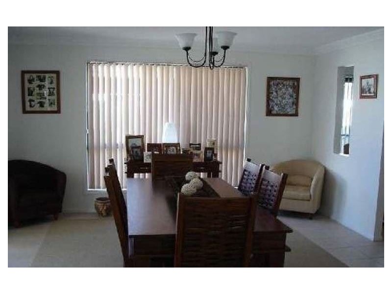 22 Dotterel Crescent, North Lakes QLD 4509