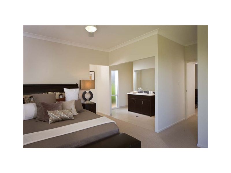 33 Williams Crescent, North Lakes QLD 4509