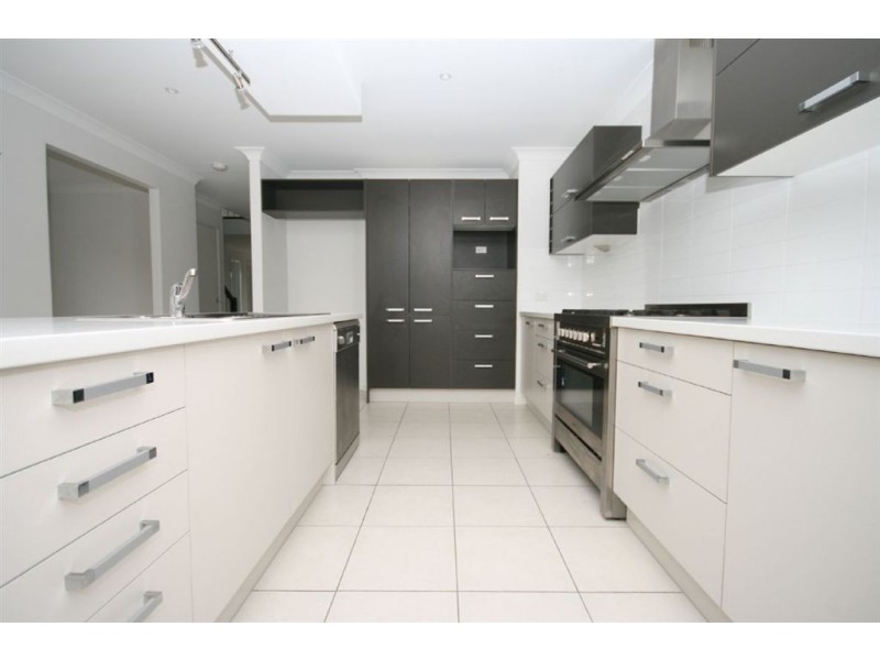 10 Rawlins Crescent, North Lakes QLD 4509
