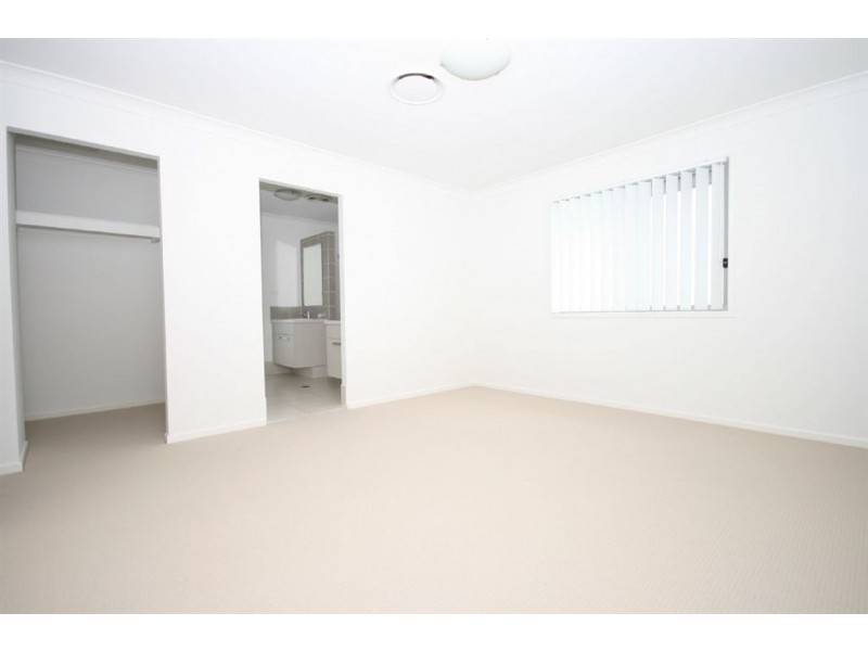 10 Rawlins Crescent, North Lakes QLD 4509