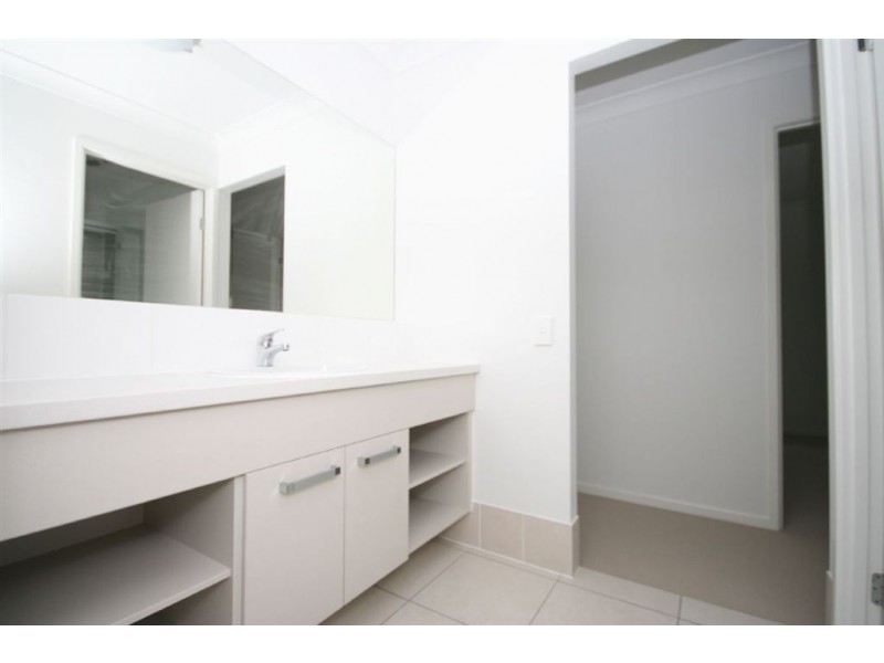 10 Rawlins Crescent, North Lakes QLD 4509