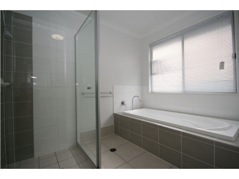 10 Rawlins Crescent, North Lakes QLD 4509