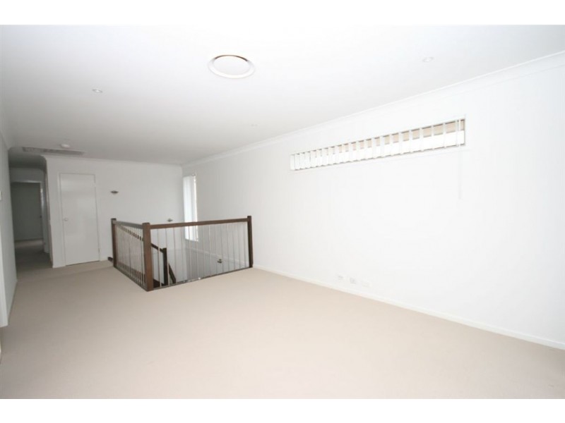 10 Rawlins Crescent, North Lakes QLD 4509