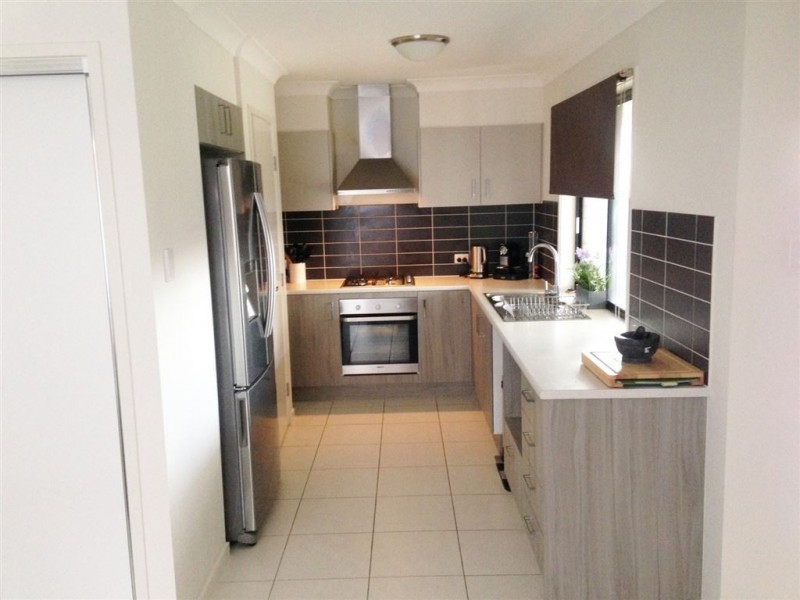 7 Ravensbourne Crescent, North Lakes QLD 4509