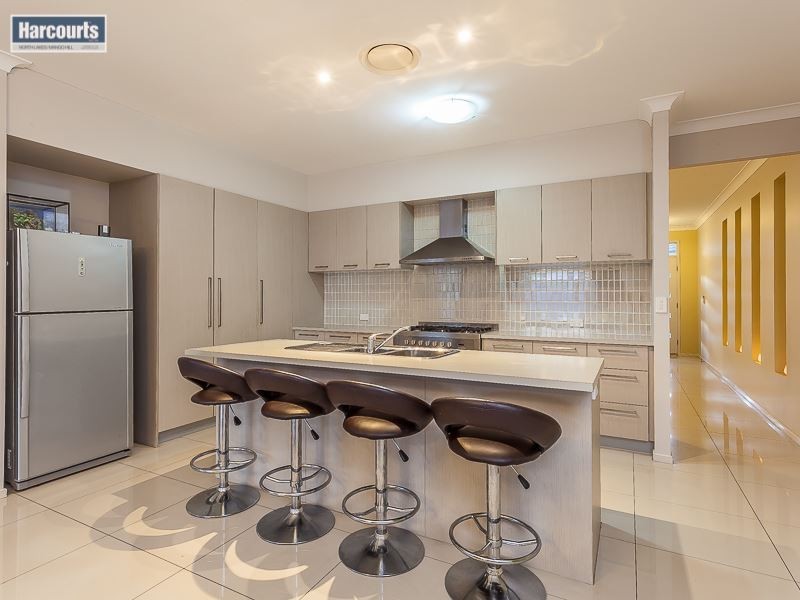 7 Silkyoak Court, North Lakes QLD 4509