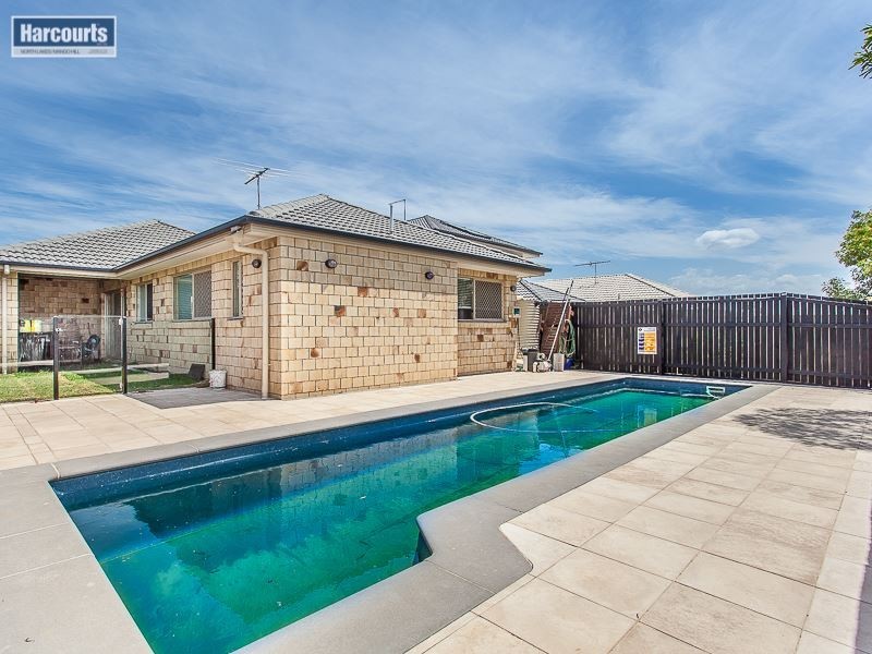 16 Chase Crescent, North Lakes QLD 4509