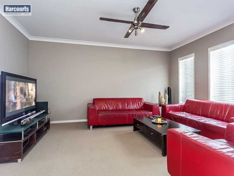 16 Chase Crescent, North Lakes QLD 4509