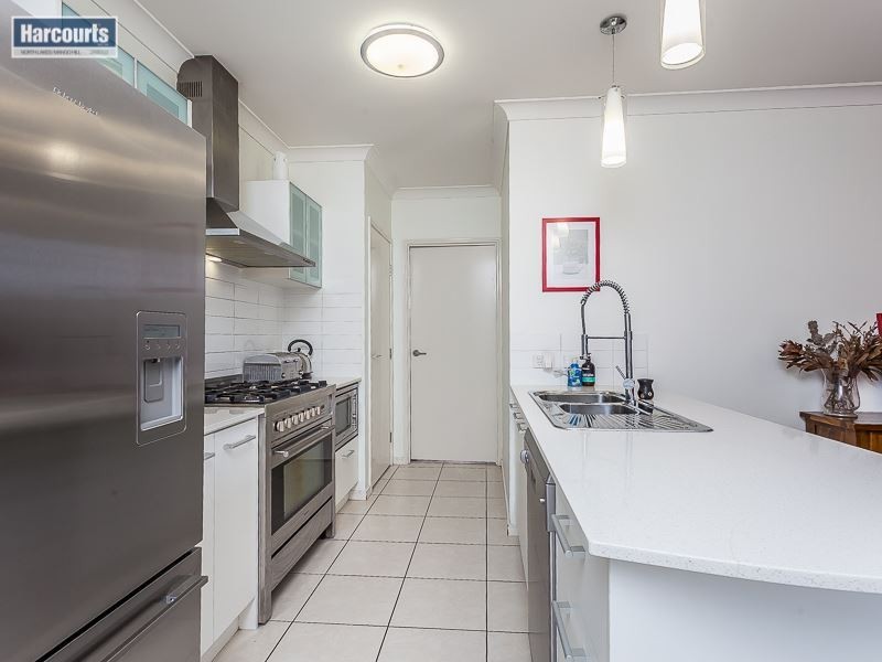 16 Chase Crescent, North Lakes QLD 4509