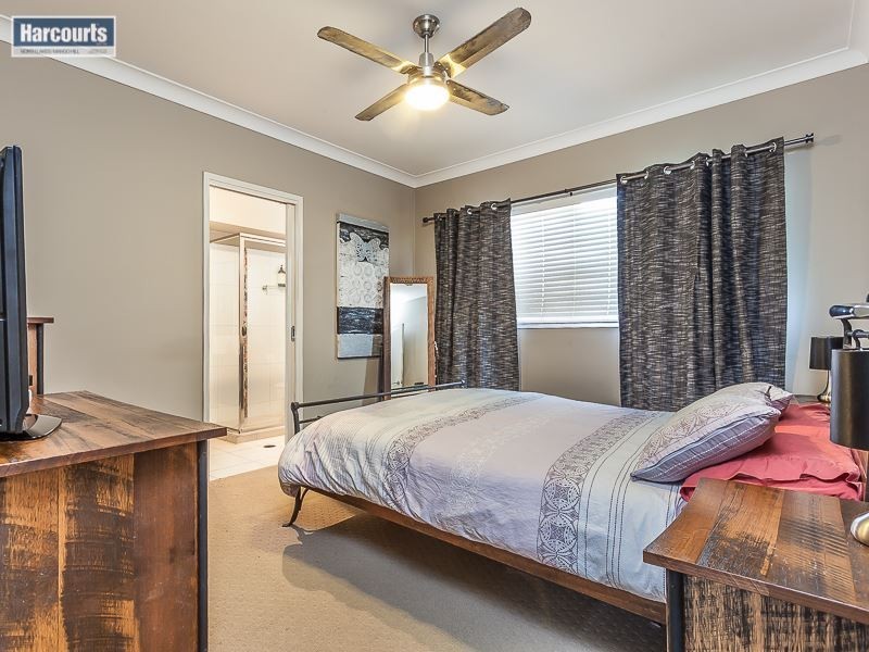 16 Chase Crescent, North Lakes QLD 4509