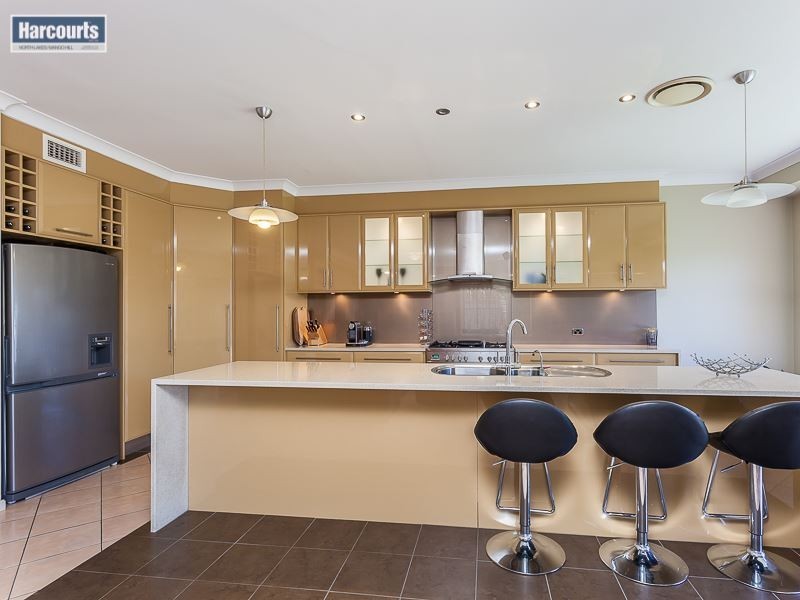 6 Chesterton Court, North Lakes QLD 4509