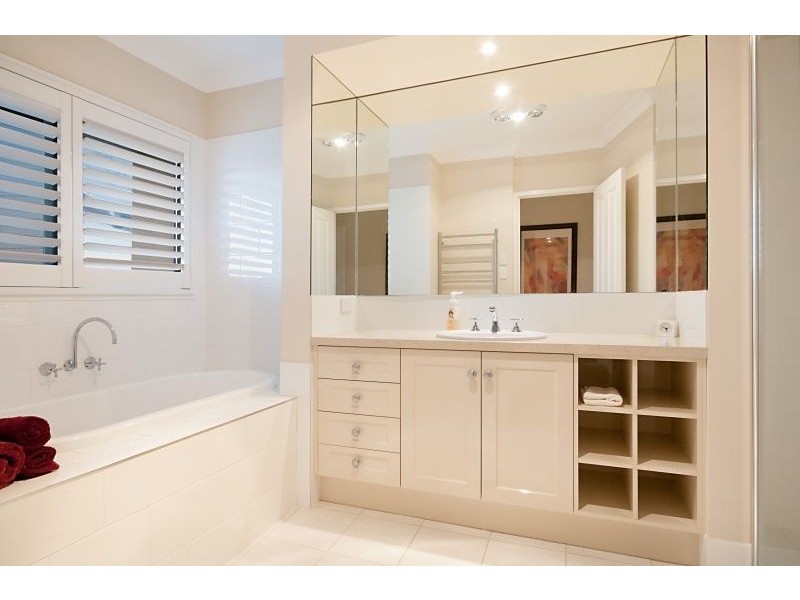 23 Azienda Place, Bridgeman Downs QLD 4035