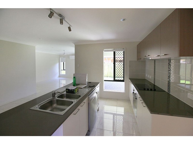 12 Mapleton Drive, North Lakes QLD 4509