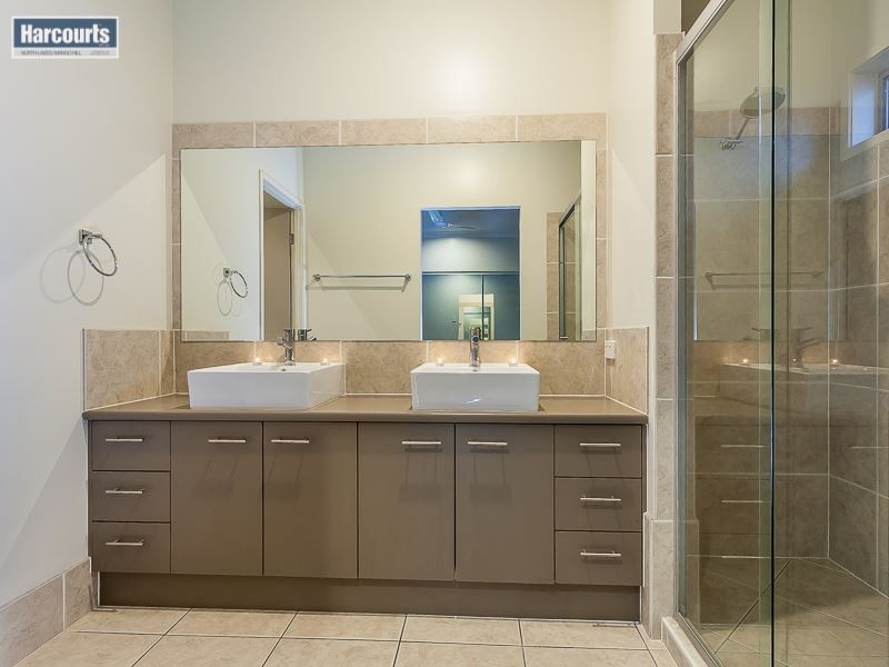 20 Rawlins Crescent, North Lakes QLD 4509