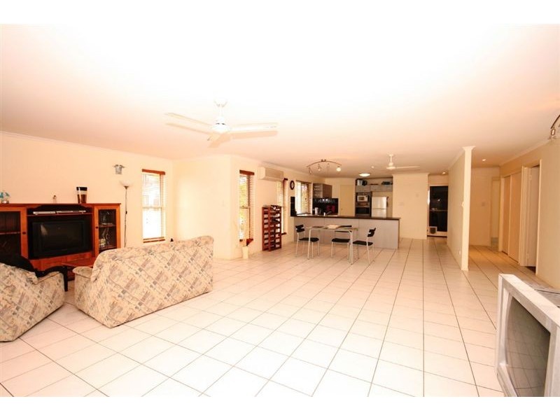 18 Southerden Drive, North Lakes QLD 4509
