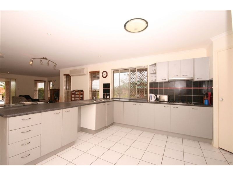 18 Southerden Drive, North Lakes QLD 4509