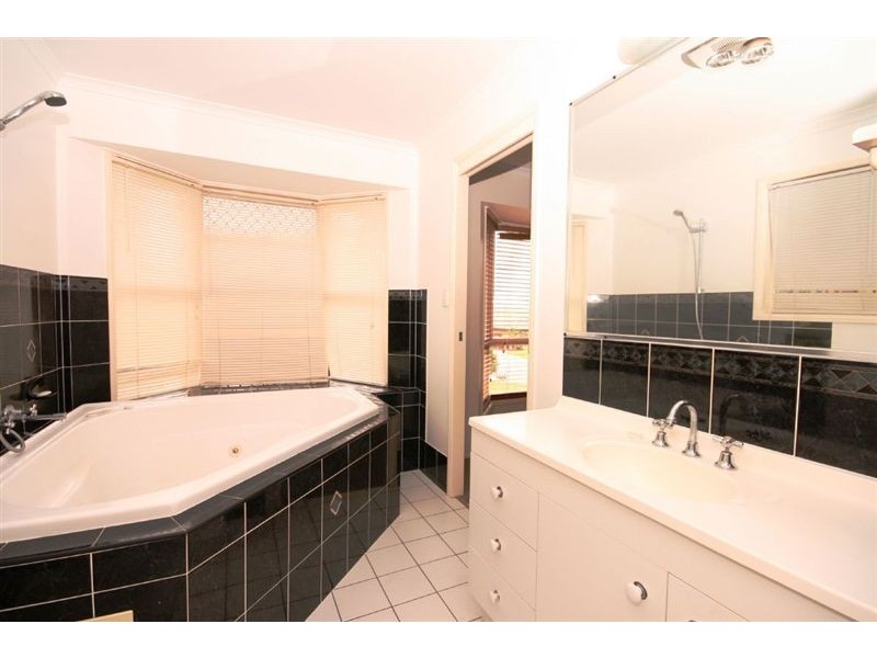18 Southerden Drive, North Lakes QLD 4509