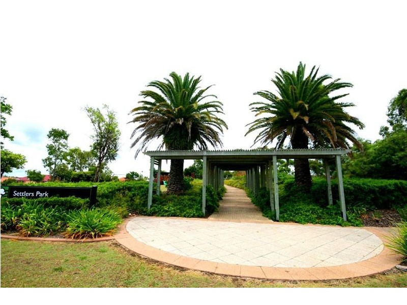18 Southerden Drive, North Lakes QLD 4509