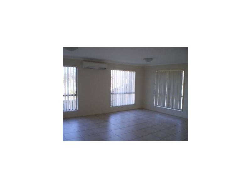 2/3 Whitlock Drive, Rothwell QLD 4022