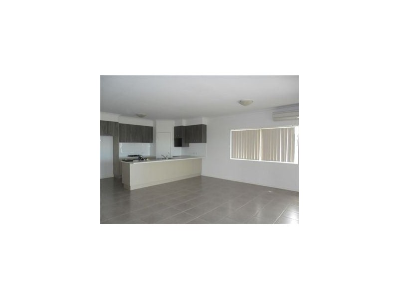 24 Rawlins Crescent, North Lakes QLD 4509