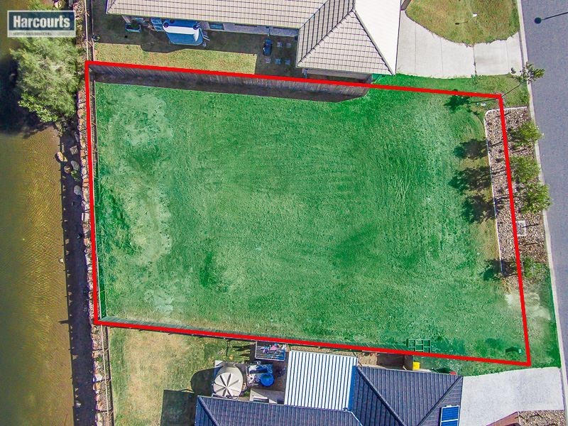 33 Adam Street, Beachmere QLD 4510