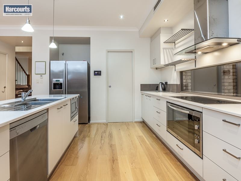 10 Coffey Court, Beachmere QLD 4510