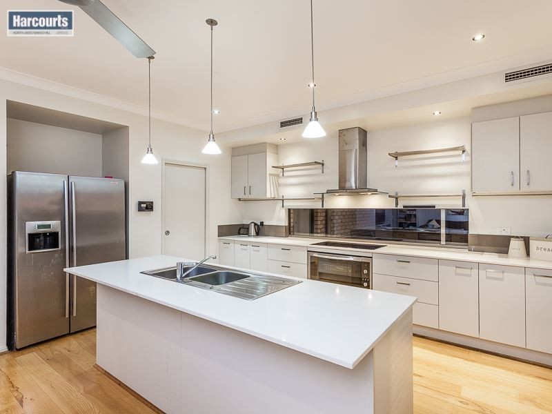 10 Coffey Court, Beachmere QLD 4510