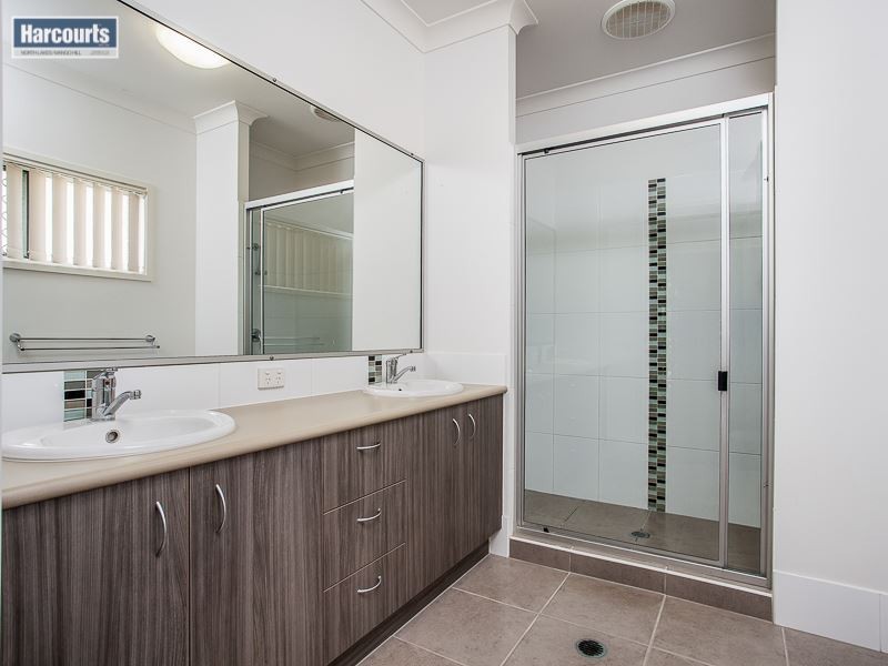 24 Rawlins Crescent, North Lakes QLD 4509