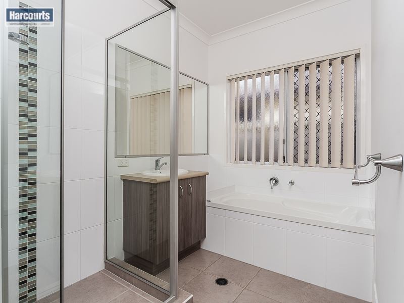 24 Rawlins Crescent, North Lakes QLD 4509