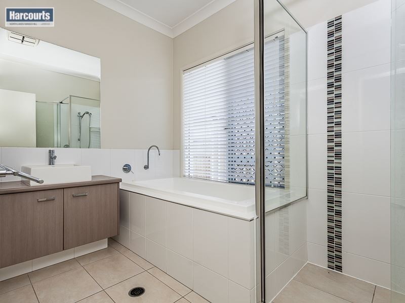 64 Nicklaus Parade, North Lakes QLD 4509