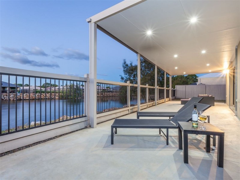 8 Coffey Court, Beachmere QLD 4510