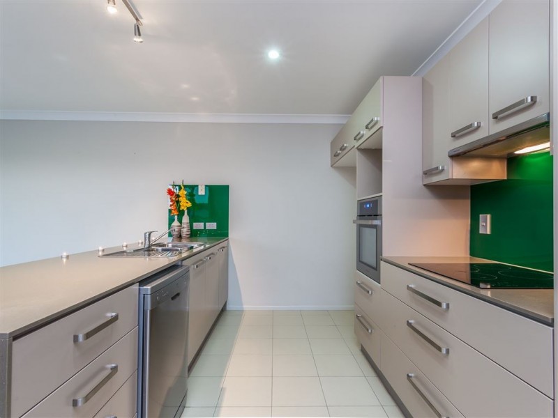 8 Coffey Court, Beachmere QLD 4510